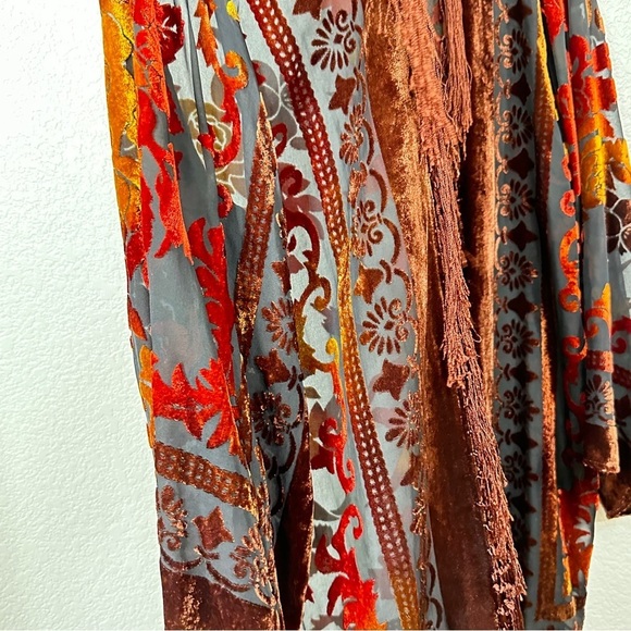 CHICO’S (Size S/M) Kimono Rust Velvet with Fringe Dolman Sleeves - Picture 3 of 9